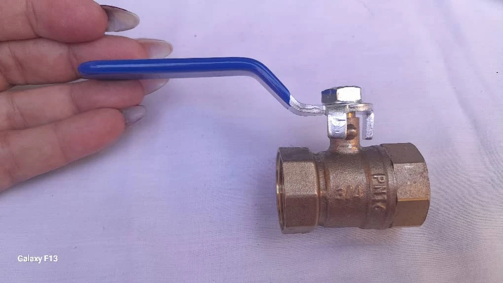 Llave de paso ¾ metalica a 2350 cup's foto | MELLSHOP |  BizneCubano