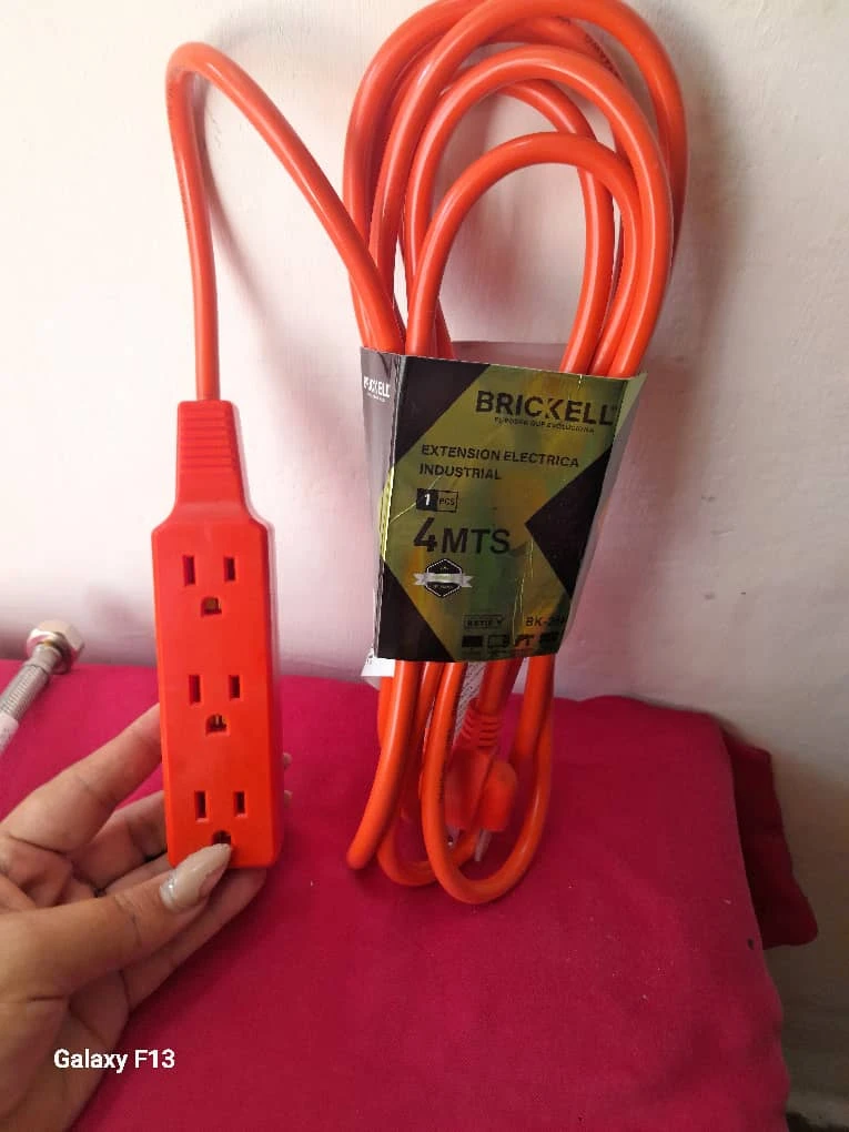 Extension de 4 metros con regleta 3000 cup's foto | MELLSHOP |  BizneCubano