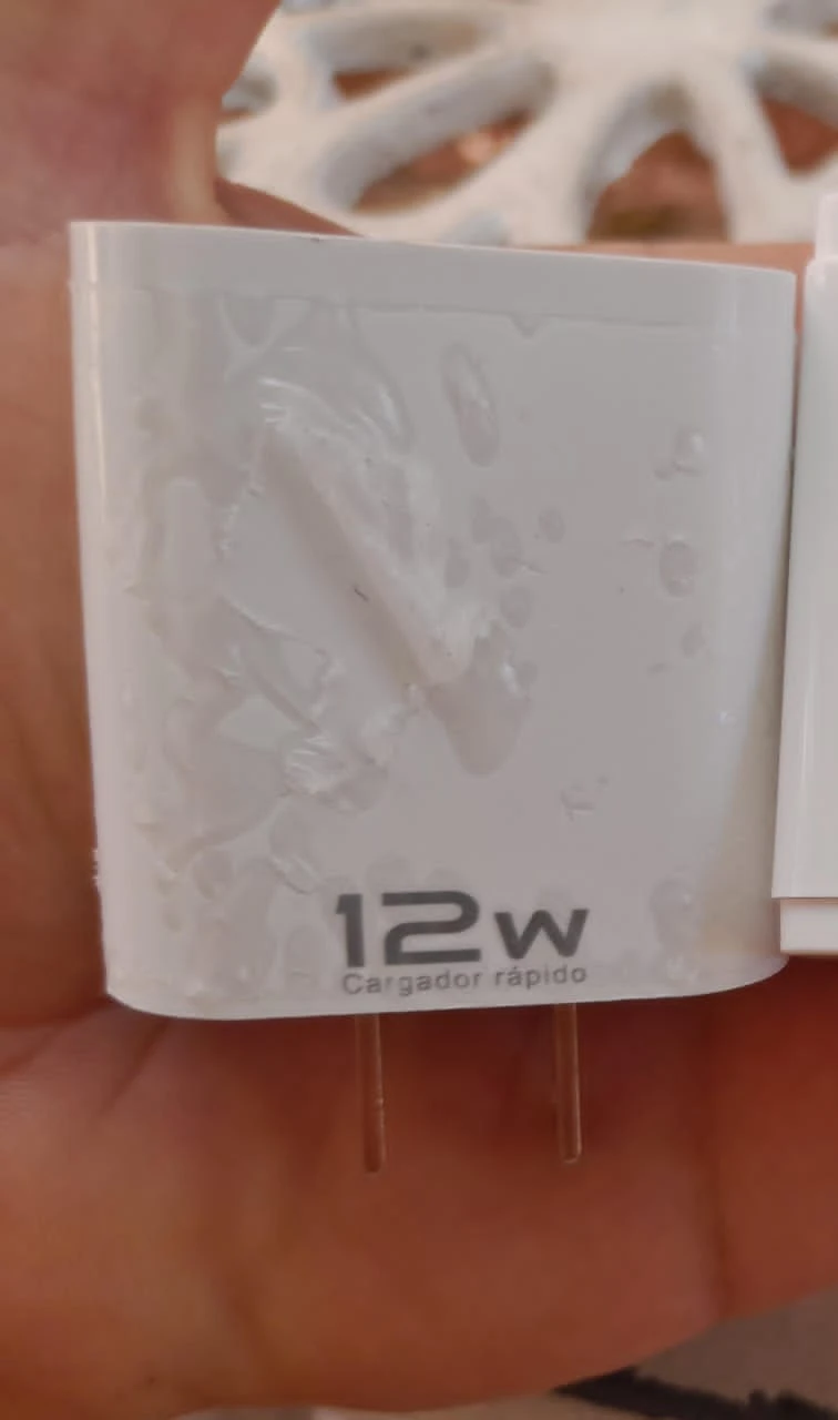Cargador de 12 w y 2 entradas 1 usb 1 C. 2400 cup's foto | MELLSHOP |  BizneCubano